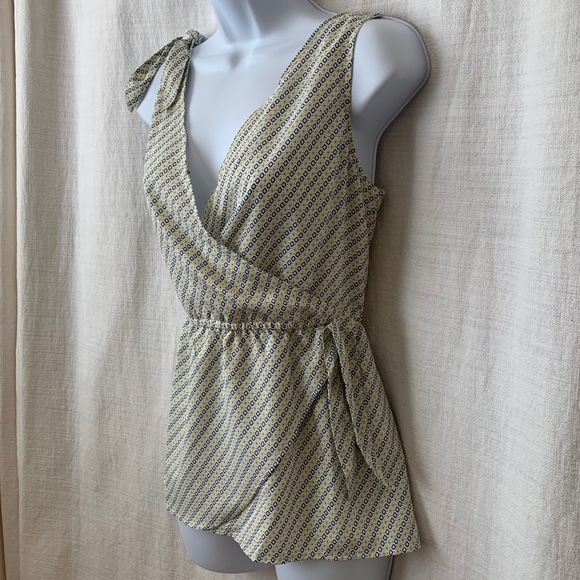 NWOT-Banana Republic Lined Sleeveless Top! - Picture 2 of 6